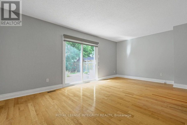 Bedroom 2 - 2432 Autumn Hill Crescent, Ottawa, ON K1B4M5 Photo 5