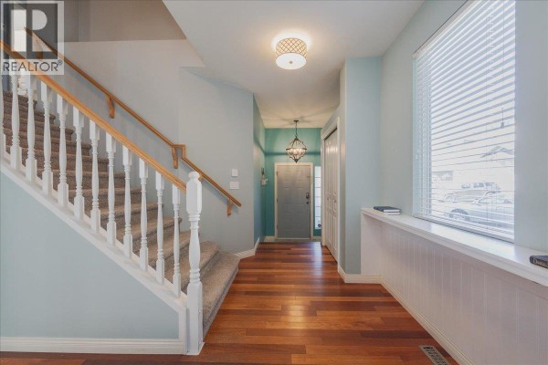 24330 100b Avenue, Maple Ridge, BC V2W1X3 Photo 4