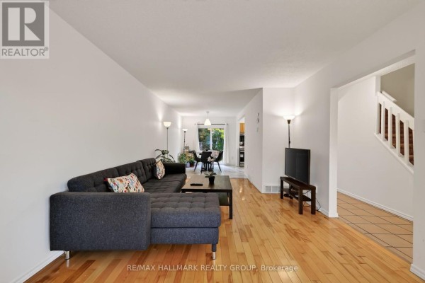 2434 Braeburn Place, Ottawa, ON K1B4M4 Photo 3