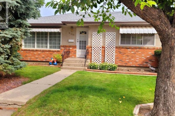 3pc Bathroom - 2435 7 Avenue N, Lethbridge, AB T1H0Z2 Photo 2