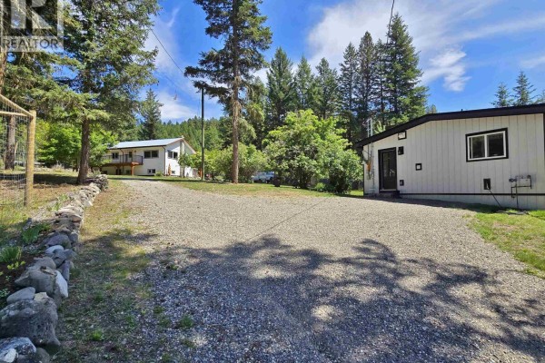 Kitchen - 2435 Sandberg Road, Williams Lake, BC V2G4W5 Photo 2