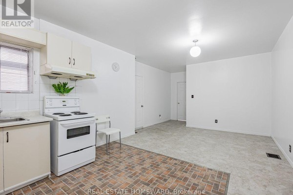 Apt #2 - 2438 Danforth Avenue, Toronto, ON M4C1K9 Photo 3