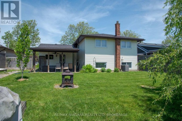 Living room - 2439 Coral Avenue, Fort Erie, ON L0S1S0 Photo 3