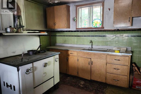 Kitchen - 244 2 Avenue, Drumheller, AB T0J1B0 Photo 4