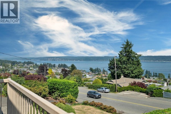 244 Alder St S, Campbell River, BC, photo 2