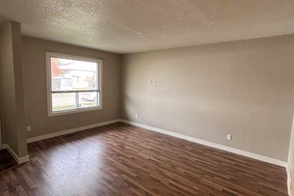 244 Mt Alderson Crescent W, Lethbridge, AB T1K6V8 Photo 2