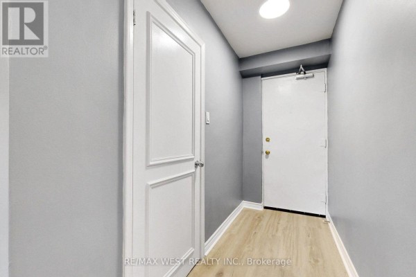 244 Overbrook Place, Toronto, ON M3H4R7 Photo 5
