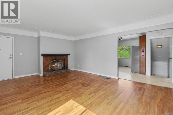 Living room - 244 Regina Ave, Saanich, BC V8Z1J5 Photo 5