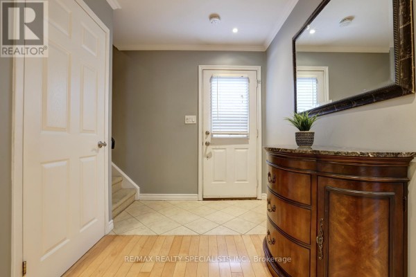 Bedroom 2 - 2442 Basswood Crescent, Mississauga, ON L5L1Y1 Photo 5