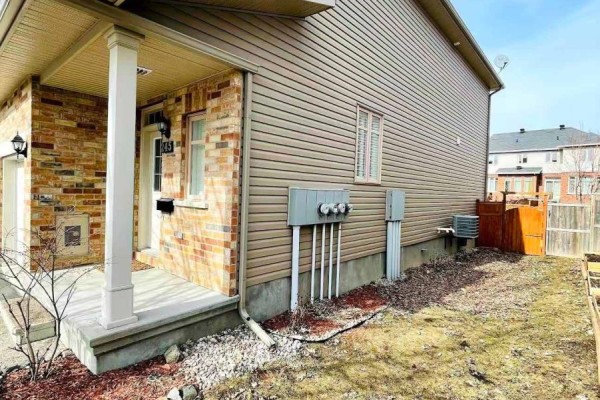 245 Badgeley Circle, Ottawa, ON K2T0B8 Photo 2