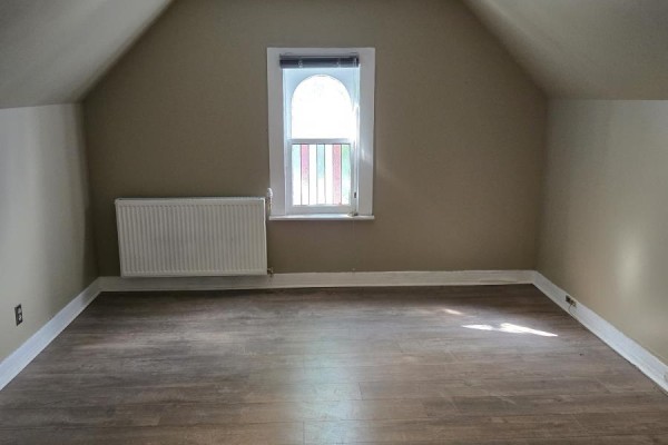 245 Bell Ave, Winnipeg, MB R3L0B4 Photo 2