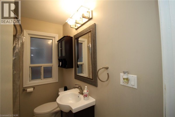 Bedroom - 245 East 13th Street Unit# 2, Hamilton, ON L9A3Z8 Photo 5