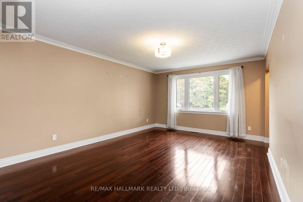 245 Elmwood Avenue, Richmond Hill, ON, photo 2