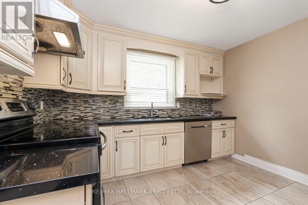 245 Elmwood Avenue, Richmond Hill, ON, photo 3