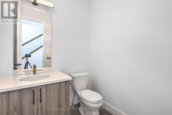 Mud room - 245 Hesselman Crescent, London South, ON N6M0K3 Photo 4
