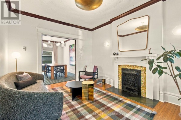 Kitchen - 245 St Johns Road, Toronto, ON M6P1V3 Photo 4