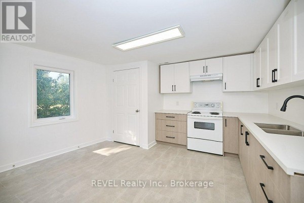 Bathroom - 245 Stanton Street, Fort Erie, ON L2A3N8 Photo 5