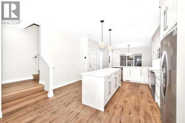 4pc Bathroom - 245 Walcrest Way Se, Calgary, AB T2X4L7 Photo 5