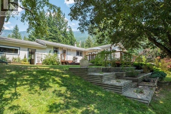 Kitchen - 2451 Cunningham Road, Slocan Park, BC V0G2E0 Photo 2