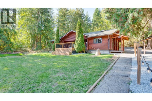 Living room - 2452 Forest Drive, Blind Bay, BC V0E1H2 Photo 5