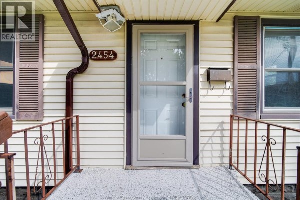 Kitchen - 2454 Jos St. Louis Avenue, Windsor, ON N8T2M5 Photo 4