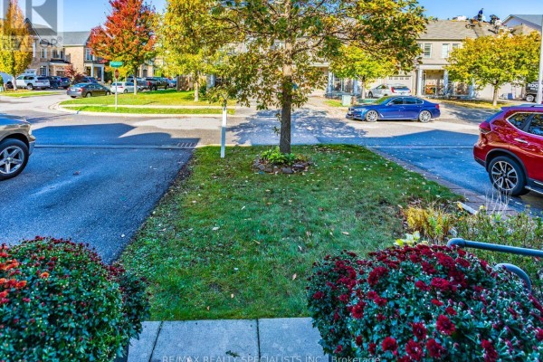 Eating area - 2454 Montagne Avenue, Oakville, ON L6M0J5 Photo 4