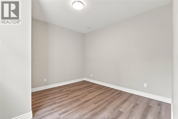 4pc Bathroom - 2455 Pillette Road Unit# A, Windsor, ON N8T1P7 Photo 5