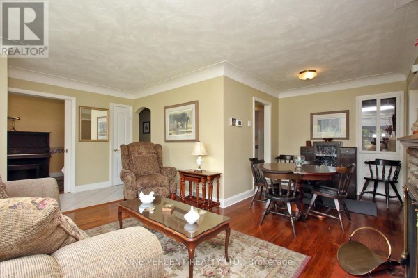 2455 Rebecca Street, Oakville, ON, photo 3