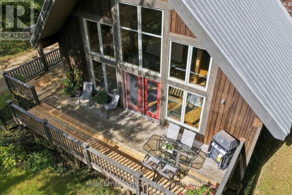 Loft - 245589 22nd Side Road, Meaford, ON N4L0A7 Photo 2