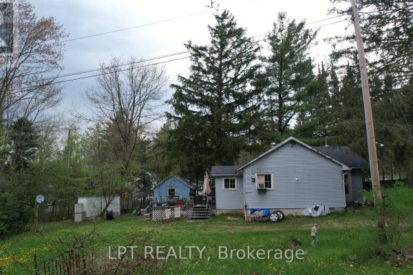 Living room - 2458 South Orr Lake Road, Springwater, ON L0L1P0 Photo 3