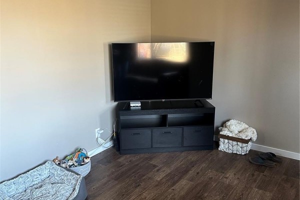 Living room - 246 5th Avenue Nw, Swift Current, SK S9H0W3 Photo 4