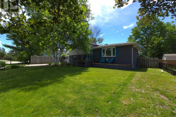 Primary Bedroom - 246 Calford Street, Essa, ON L0M1B0 Photo 4