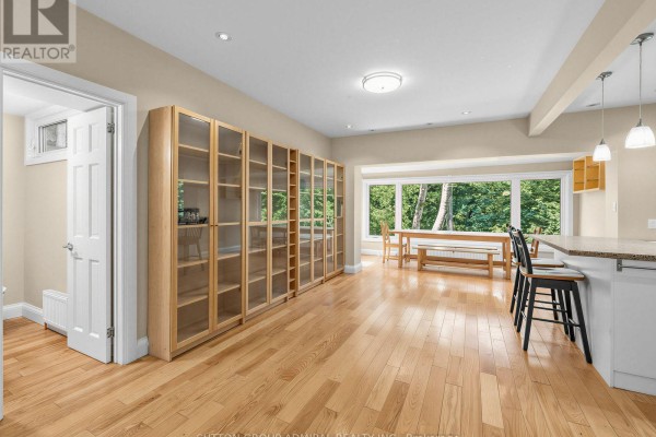 Dining room - 246 Ellis Avenue, Toronto, ON M6S2X2 Photo 2