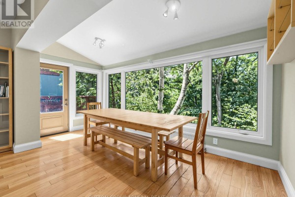 Eating area - 246 Ellis Avenue, Toronto, ON M6S2X2 Photo 3