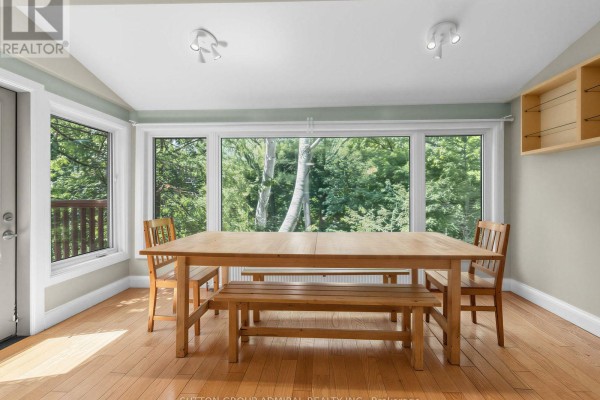 Primary Bedroom - 246 Ellis Avenue, Toronto, ON M6S2X2 Photo 4