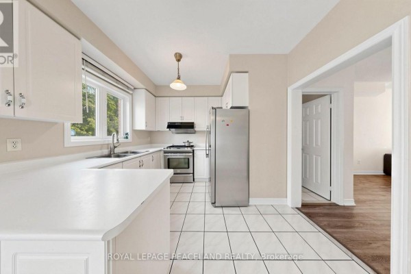 Eating area - 246 Farmstead Road, Richmond Hill, ON L4S2J8 Photo 4