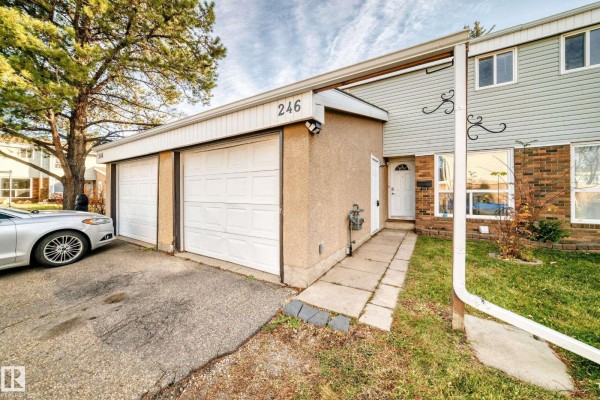 Kitchen - 246 Grandin Vg, St  Albert, AB T8N2J3 Photo 3