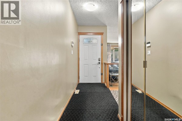 Kitchen - 246 Hansen Drive, Regina, SK S4X2Y6 Photo 3