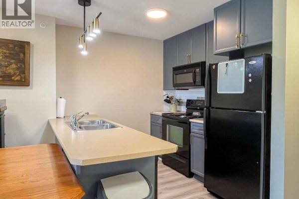 Living room - 246 Hastings Avenue Unit# 405, Penticton, BC V2A2V6 Photo 4