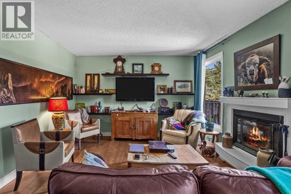 Family room - 246 Kluane Drive, Banff, AB T0L0C0 Photo 3