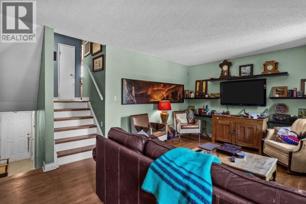 Kitchen - 246 Kluane Drive, Banff, AB T0L0C0 Photo 4