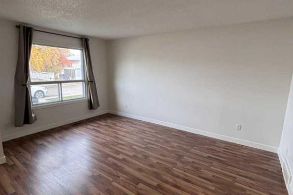 246 Mt Alderson Crescent W, Lethbridge, AB T1K6V8 Photo 2