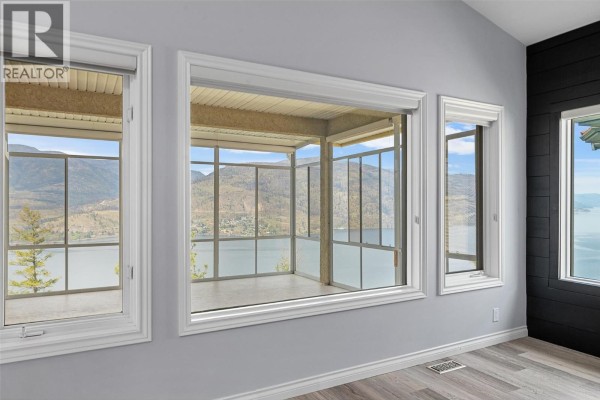 Laundry room - 246 Pendragon Place, Kelowna, BC V1V1N2 Photo 5