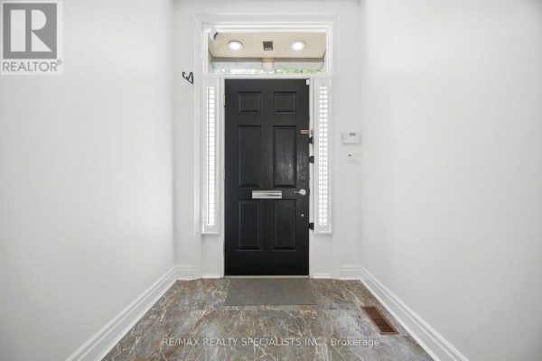 Primary Bedroom - 246 Walmer Road, Toronto, ON M5R3R7 Photo 4