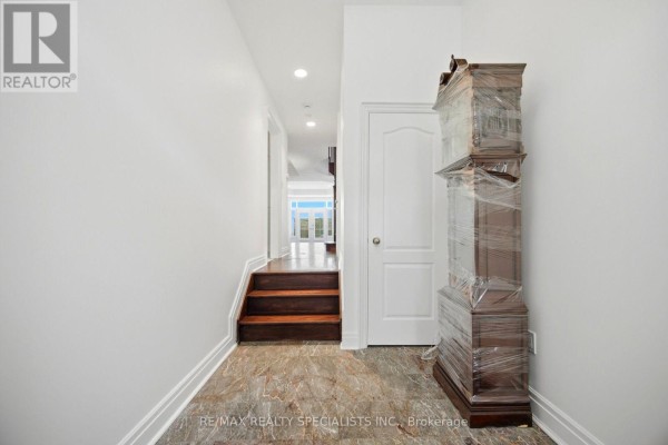 Bedroom 2 - 246 Walmer Road, Toronto, ON M5R3R7 Photo 5