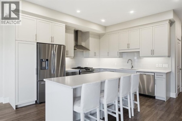 Kitchen - 2460, 2330 Fish Creek Boulevard Sw, Calgary, AB T2Y0L1 Photo 2