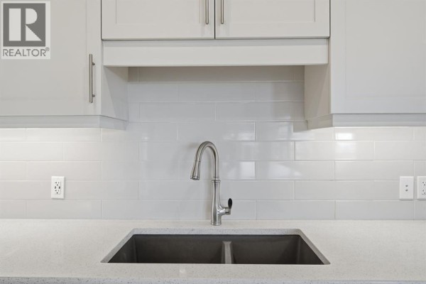 Foyer - 2460, 2330 Fish Creek Boulevard Sw, Calgary, AB T2Y0L1 Photo 5
