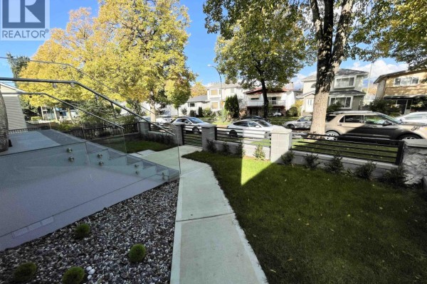 2460 E 19th Avenue, Vancouver, BC, photo 2