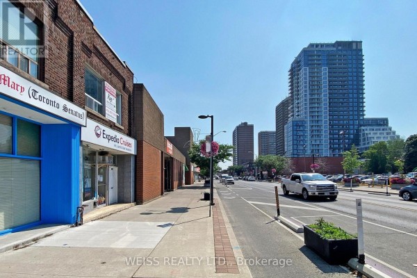 2466 Danforth Avenue, Toronto, ON M4C1K9 Photo 2