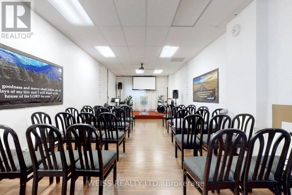 2466 Danforth Avenue, Toronto, ON M4C1K9 Photo 4